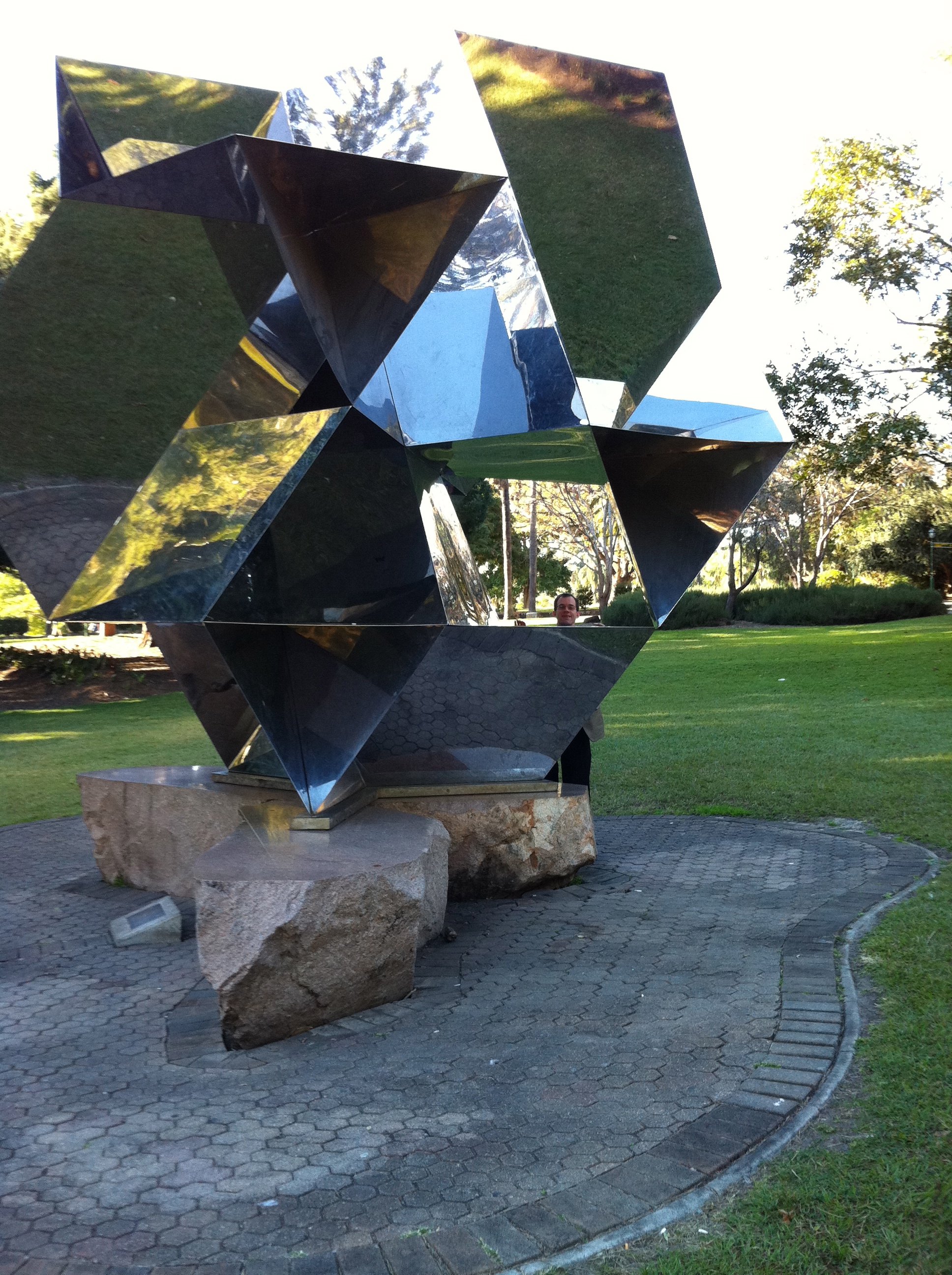 Brisbane sculpture: spaceship in at city botanic gardens