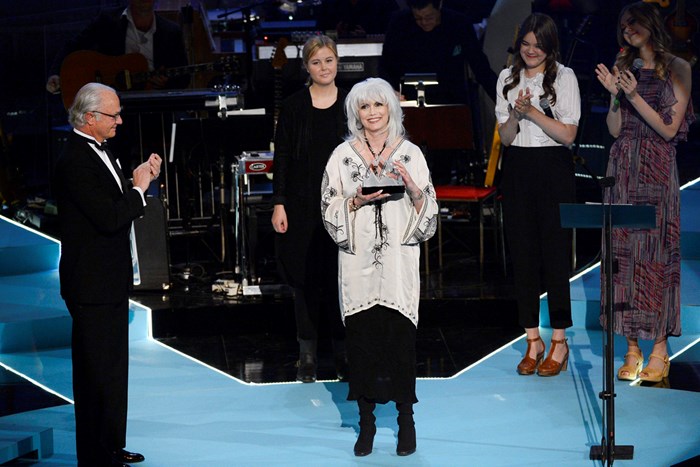 Emmylou Harris, receiving the Polar Music Prize. Behind her, at right of picture: Klara & Johanna SÃ¶derberg (of First Aid Kit) 