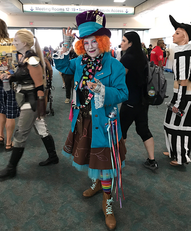 cosplayer (Mad Hatter, via Tim Burton): Comic-Con 2017