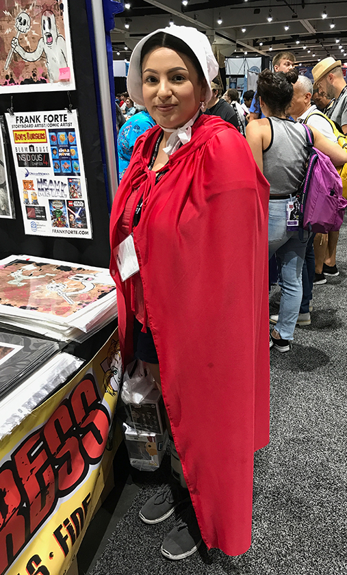 cosplayer (Handmaid): Comic-Con 2017
